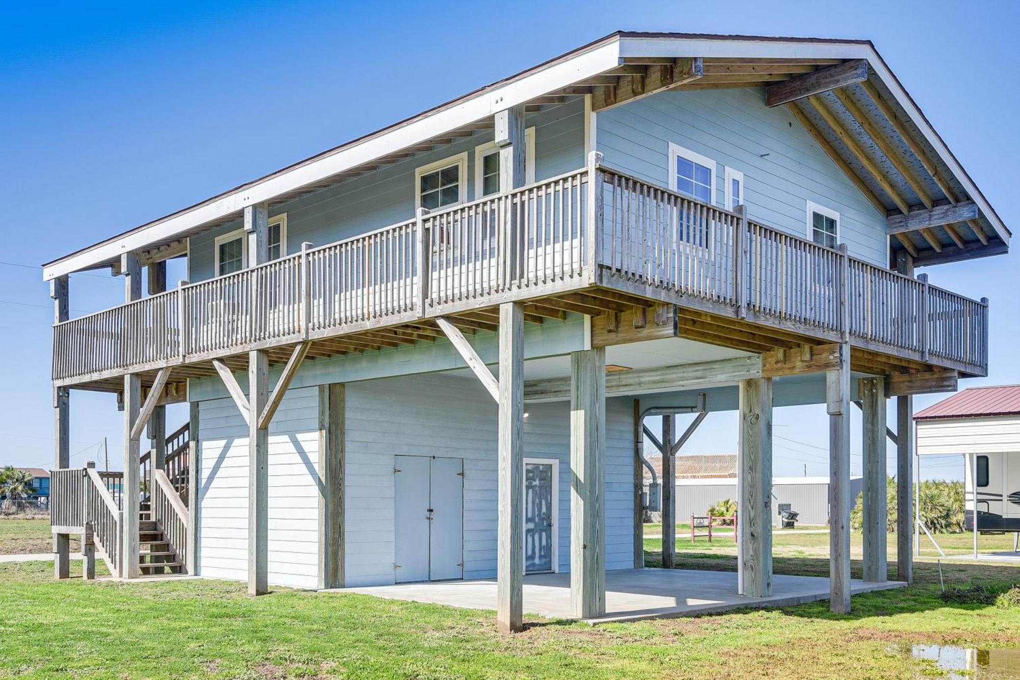 Crystal Beach Home With 2 Grills Walk To Shore! Exterior photo