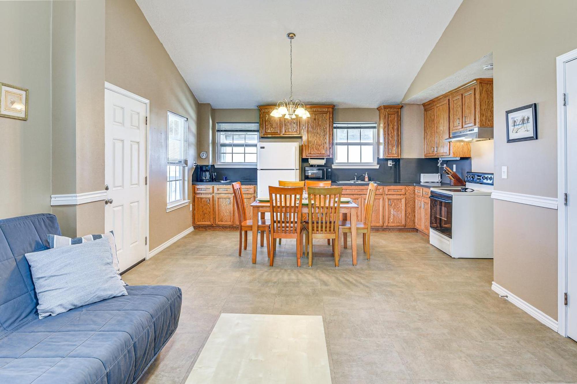 Crystal Beach Home With 2 Grills Walk To Shore! Exterior photo