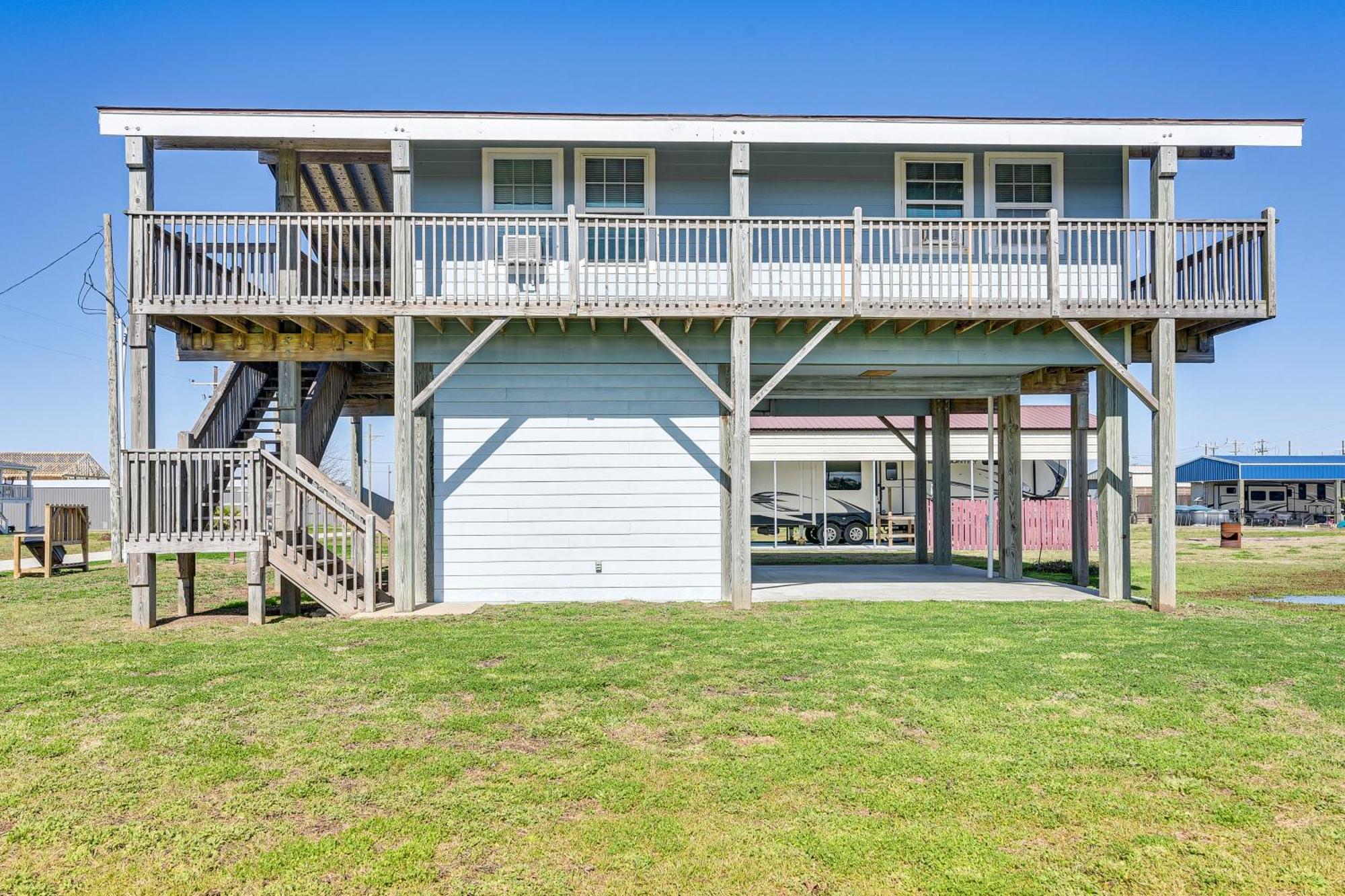 Crystal Beach Home With 2 Grills Walk To Shore! Exterior photo